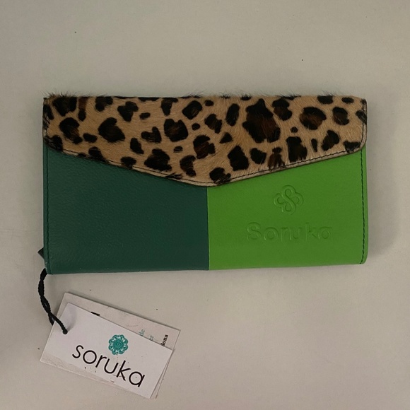 NWT SORUKA HANDCRAFTED LEOPARD GREEN MULTICOLOR RECYCLED LEATHER WALLET - Picture 1 of 3